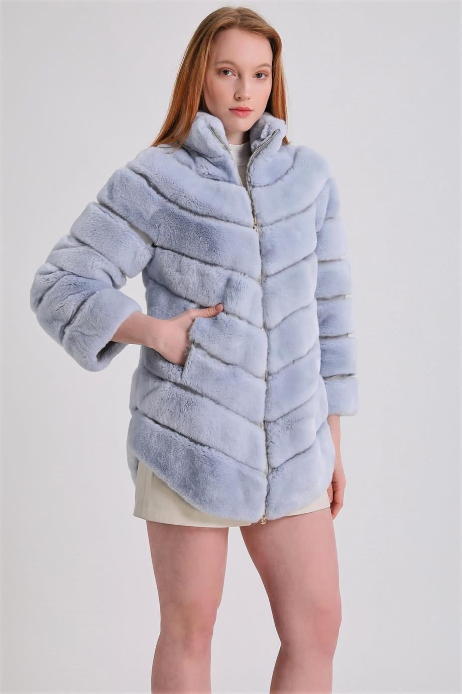 Manteau en fourrure rex bleu clair avec capuche, LC Leather Club