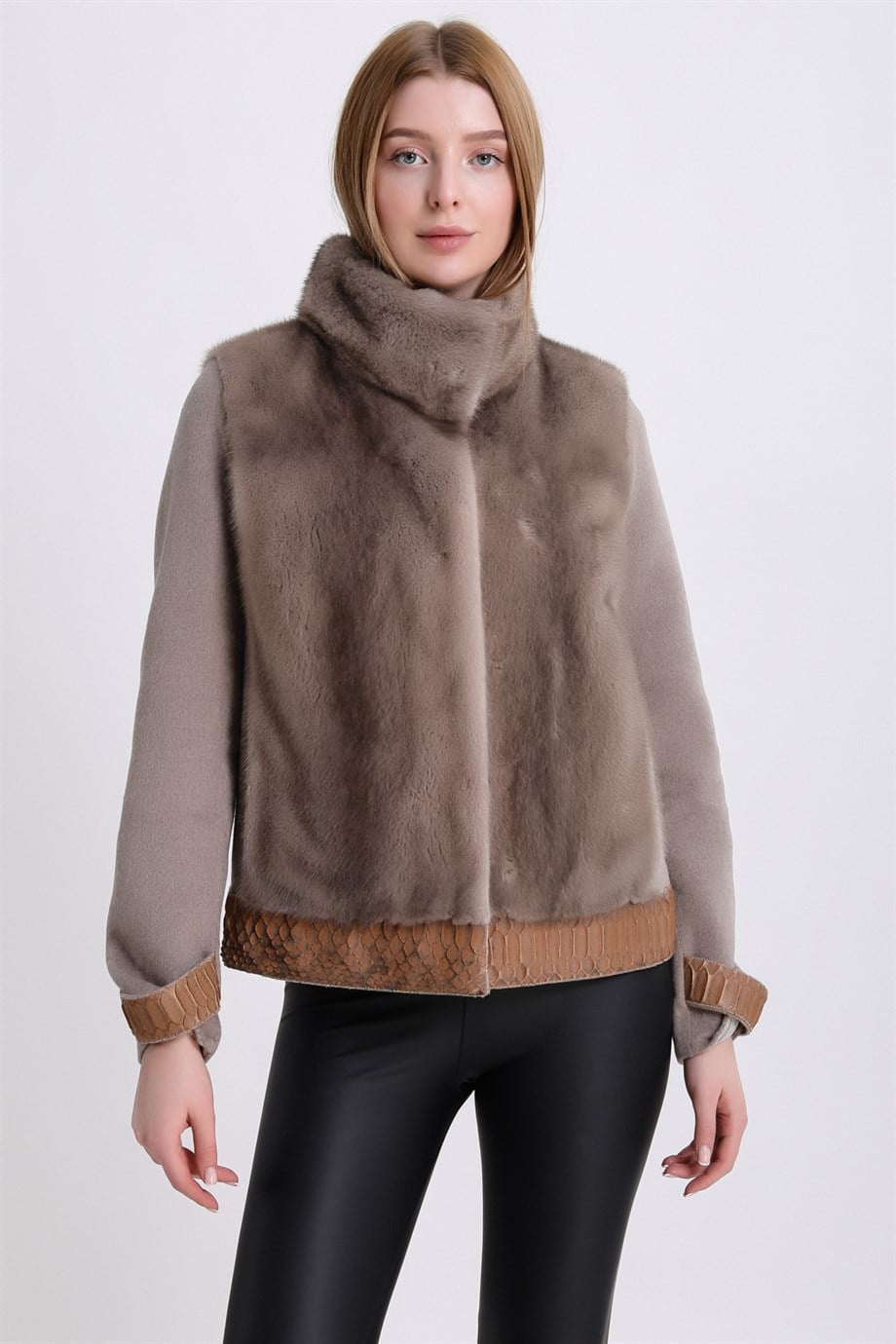 سترة منك بيج من الألباكا مع حاشية من جلد الثعبان, LC Leather Club