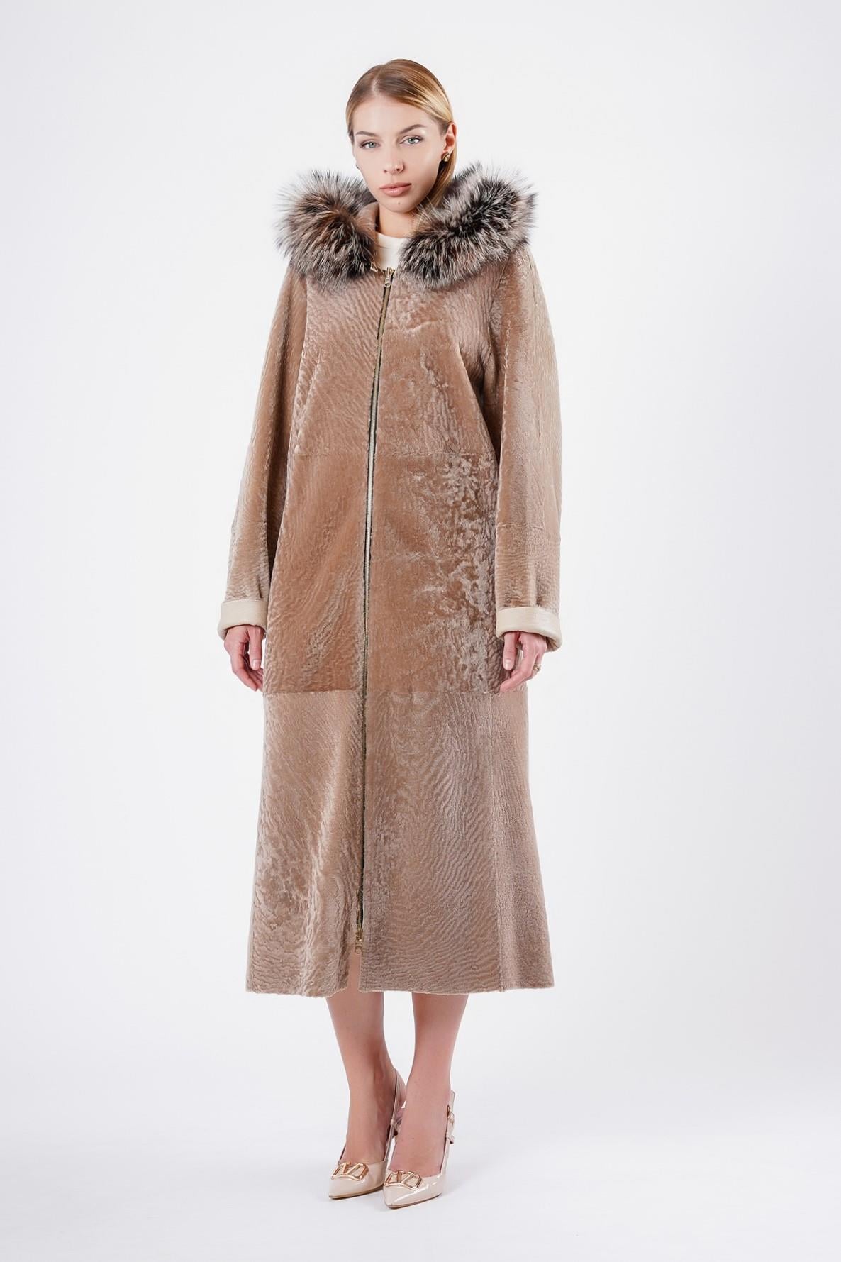 Beiger Pelzmantel mit beidseitiger Fuchsfell-Besatzung, LC Leather Club