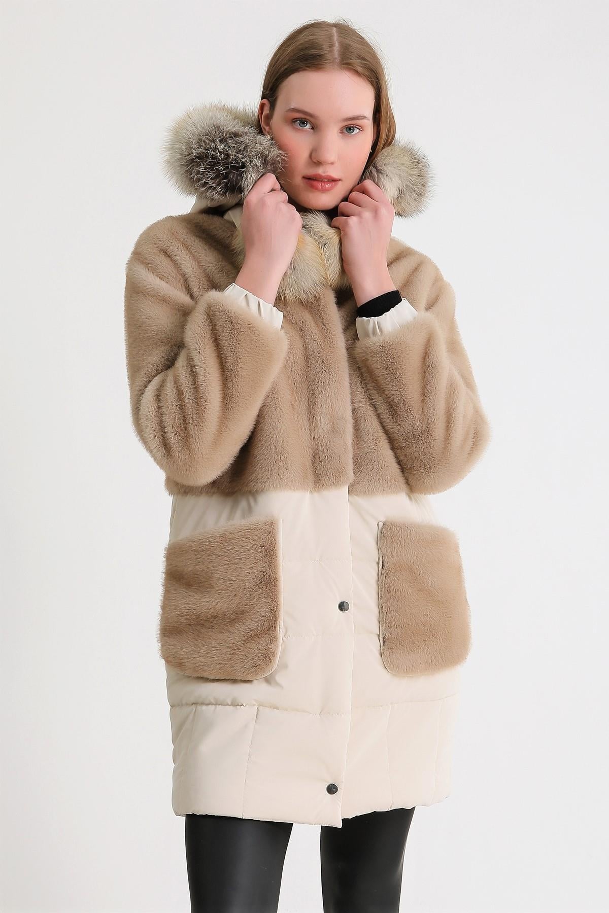 Manteau en alcantara beige avec détails en renard et finition Destiny, LC Leather Club