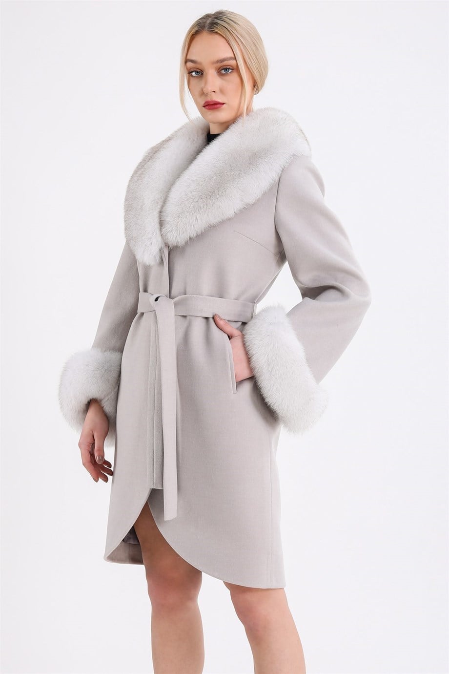 Manteau en cachemire beige avec détails renard, LC Leather Club