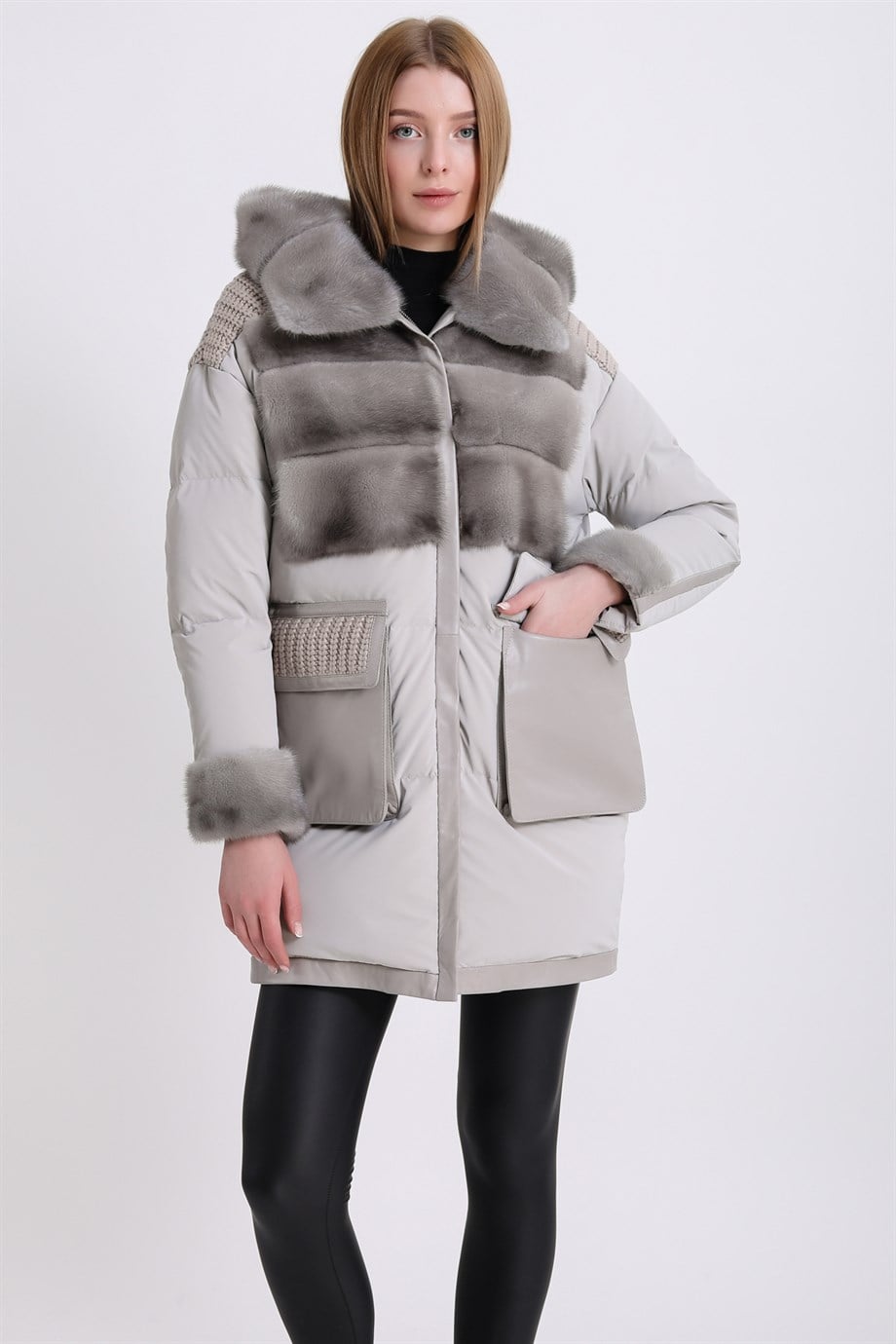 Beigefarbener Strick-Puffermanntel mit Nerzbesatz, LC Leather Club
