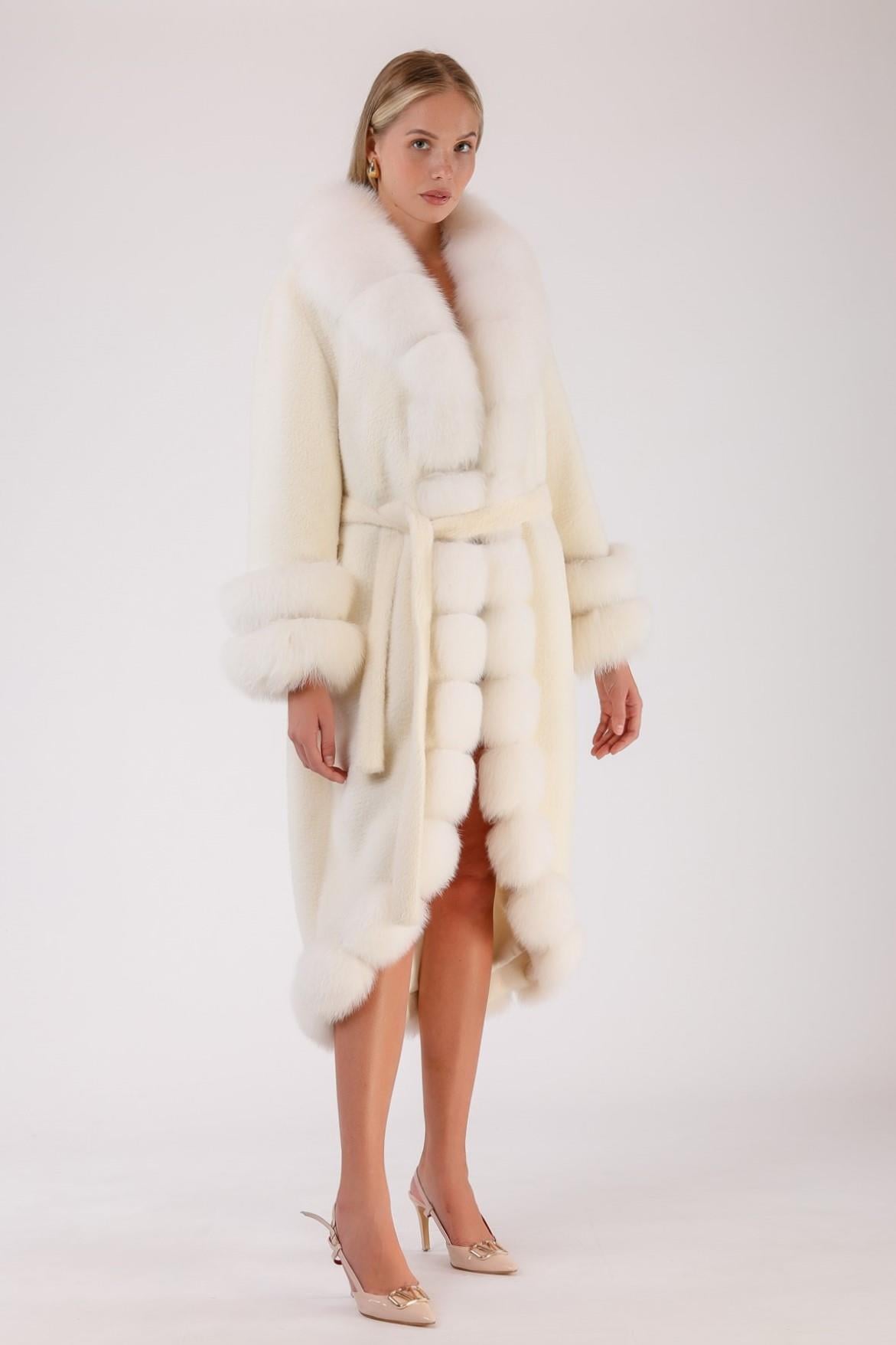 Manteau en laine blanc avec garniture de fourrure de renard, LC Leather Club