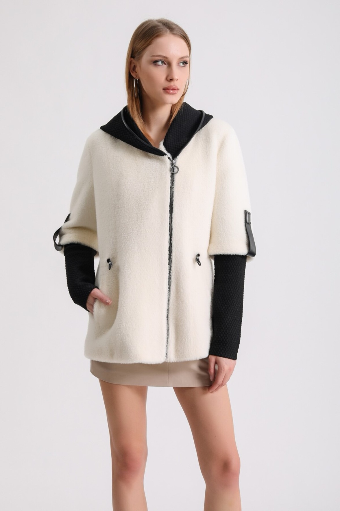 Biały wełniany płaszcz z wykończeniem z dzianiny, LC Leather Club