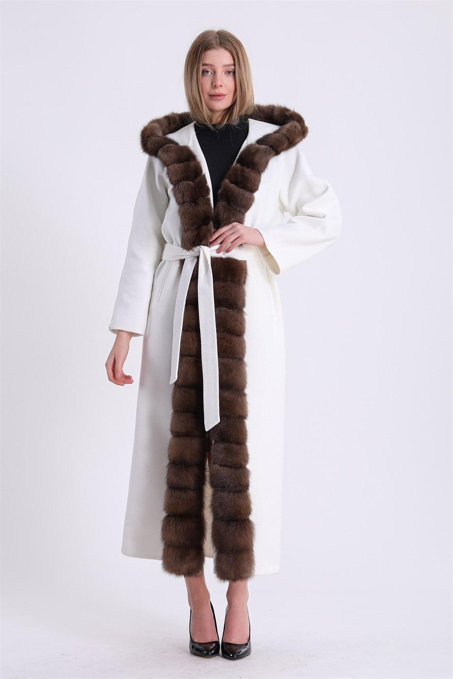 Manteau en alpaga blanc à capuche avec garniture en fourrure de zibeline, LC Leather Club