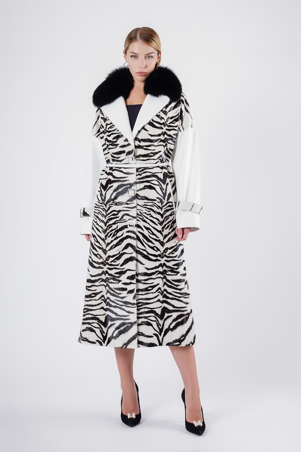 Weißer Pelzmantel mit Zebrastreifen, LC Leather Club