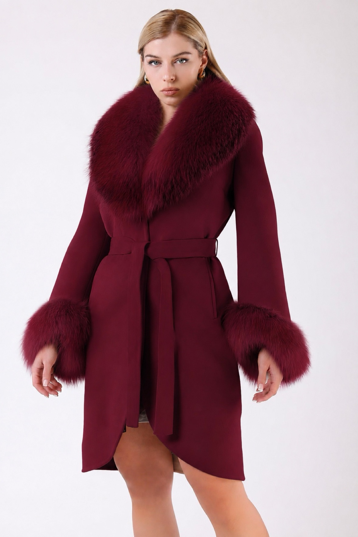 Manteau en cachemire bordeaux avec finitions en renard, LC Leather Club
