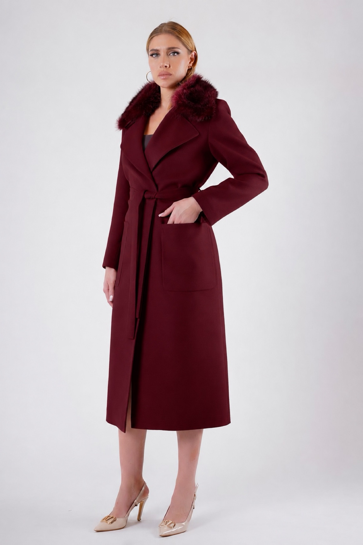 Manteau en cachemire bordeaux avec fitures en fourrure, LC Leather Club