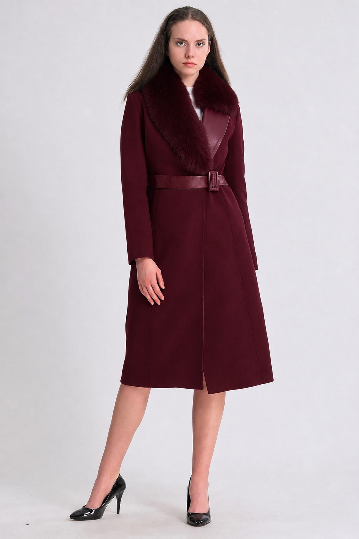 Manteau en cachemire bordeaux avec finitions en renard et peau d'agneau, LC Leather Club