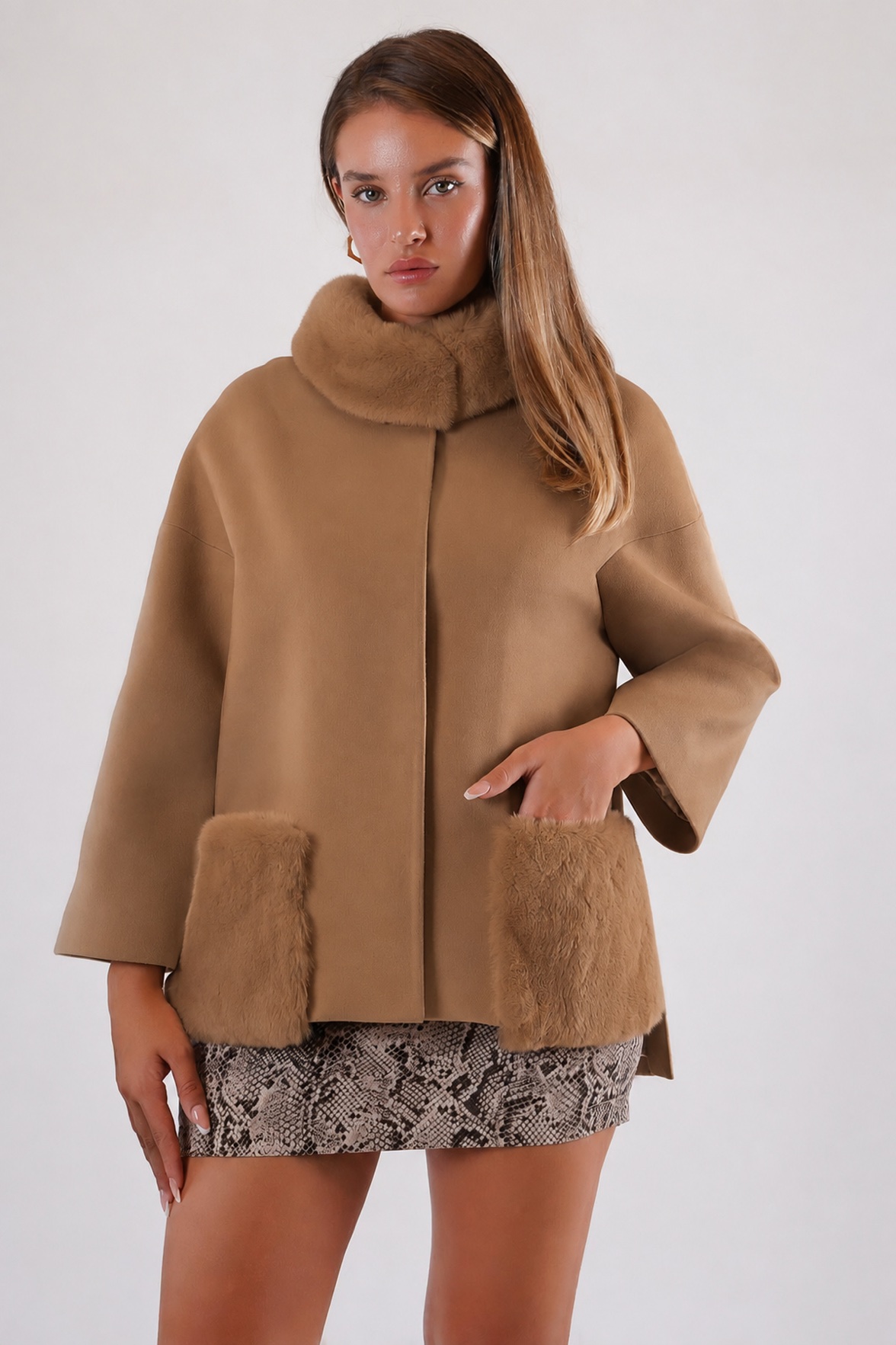 Kamelfarbener Kaschmirmantel mit Pelzbesatz, LC Leather Club