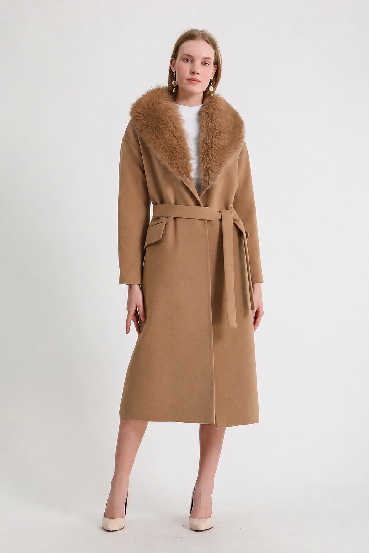 Manteau en cachemire camel avec détails en fourrure de renard, LC Leather Club