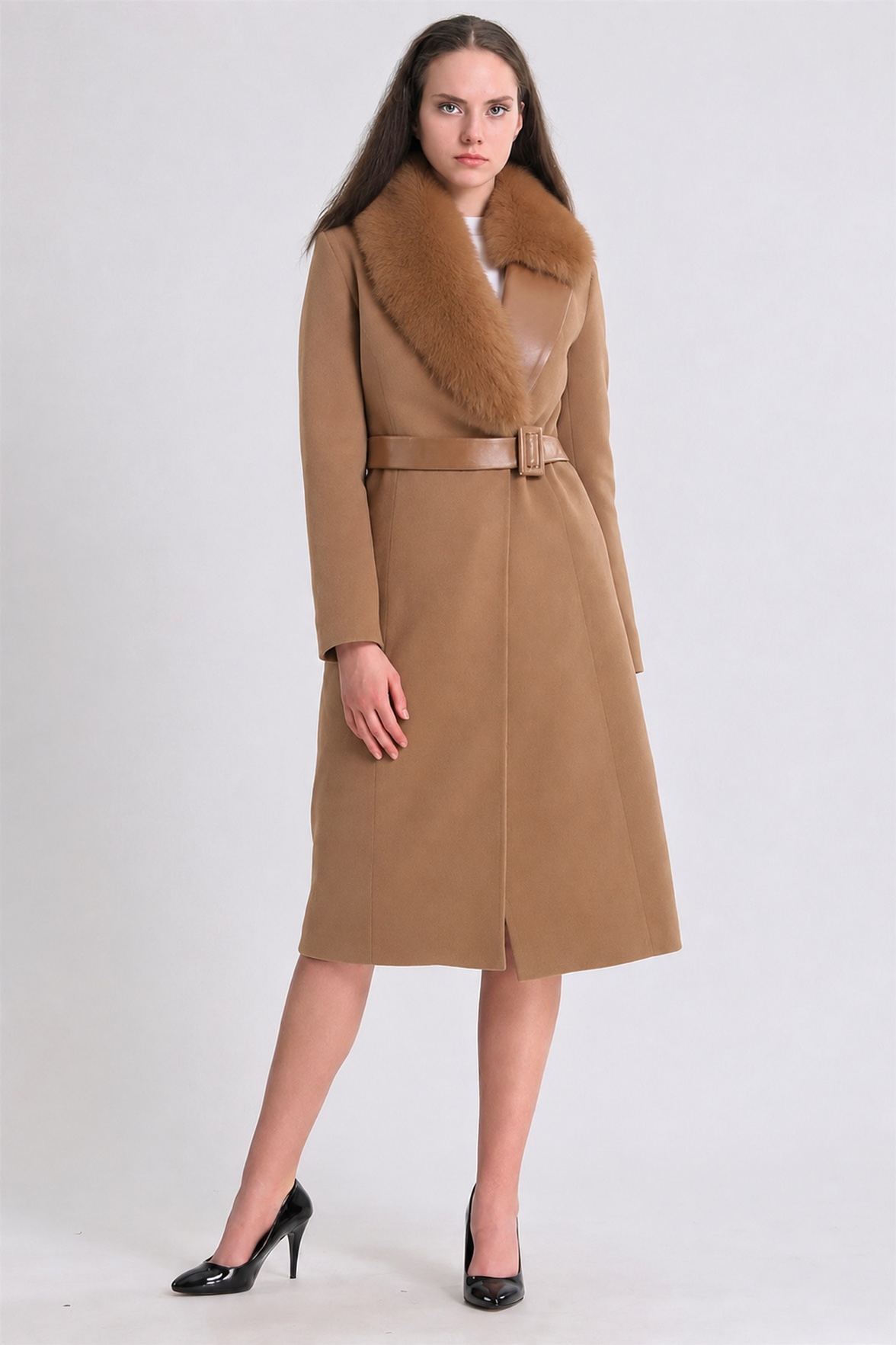 Manteau en cachemire chameau avec finitions en fourrure de renard et montone, LC Leather Club