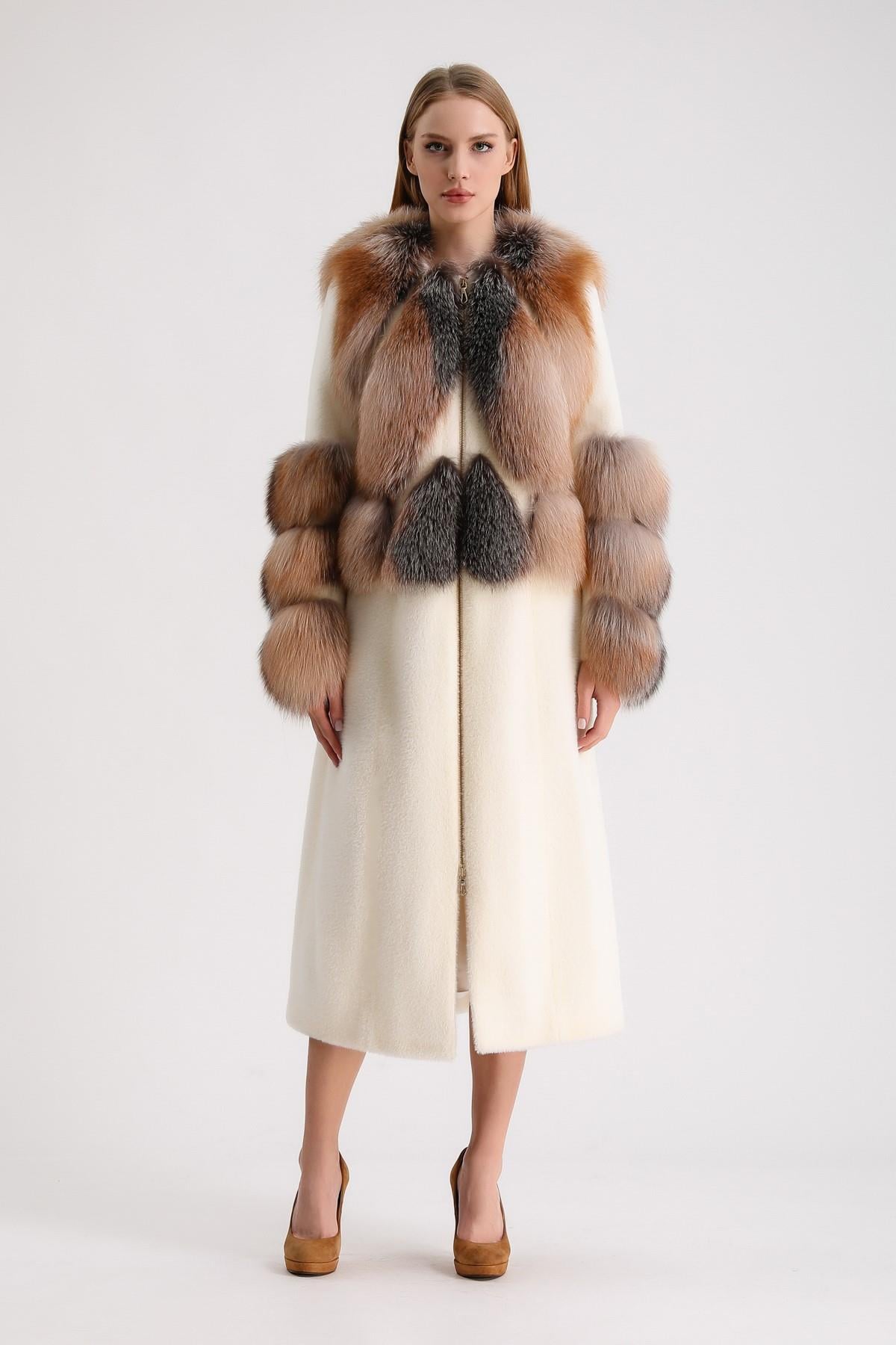 Manteau en laine écru avec garniture Queen Golden Fox, LC Leather Club