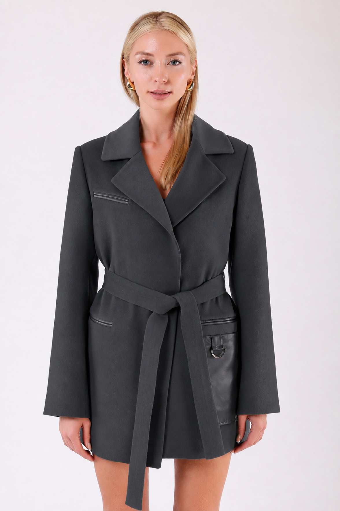 Manteau en cachemire gris avec finitions en cuir, LC Leather Club