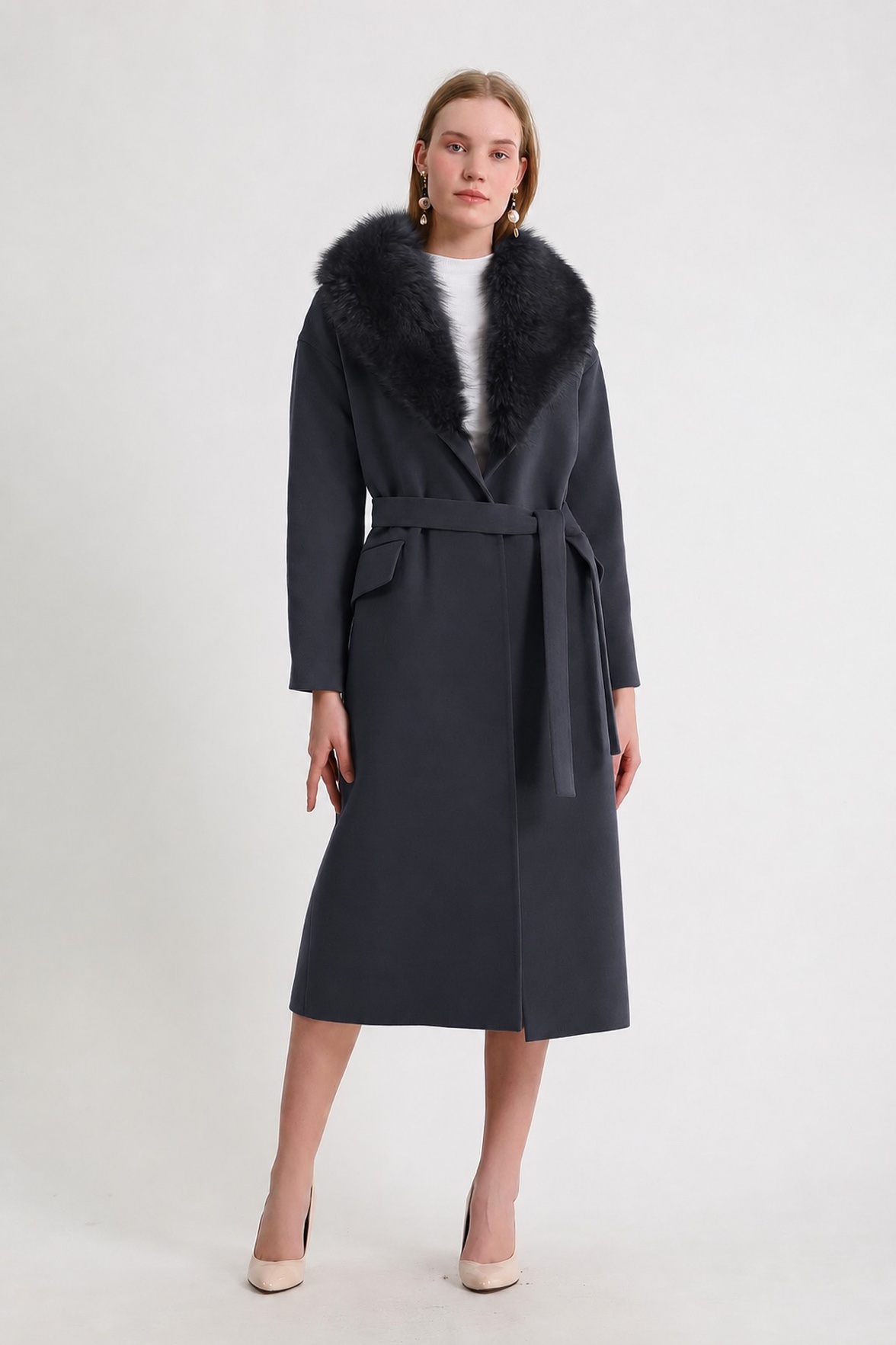 Manteau en cachemire gris avec garniture en fourrure, LC Leather Club