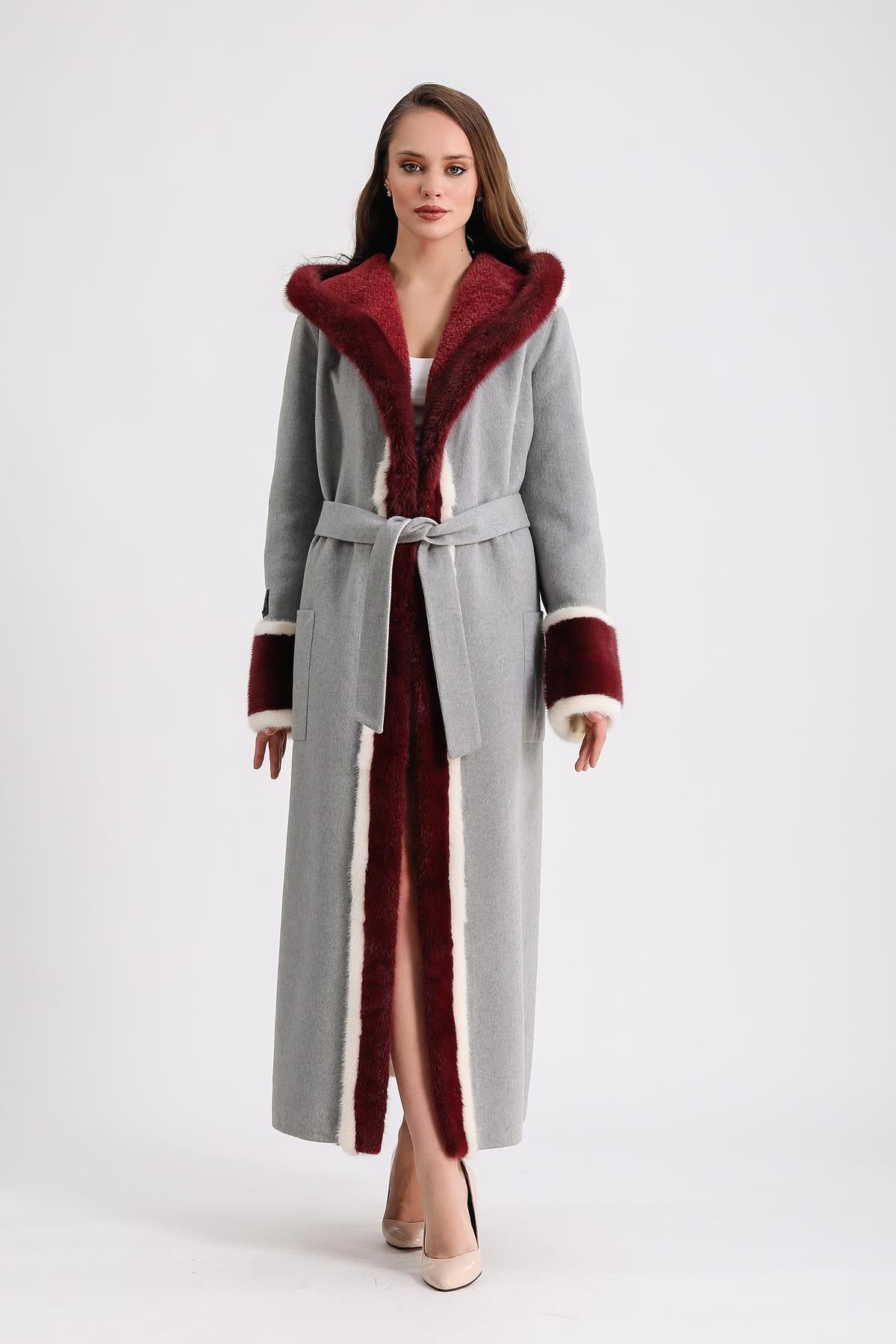 Manteau en alpaga gris avec capuche en astrakan et garniture en fourrure de vison, LC Leather Club