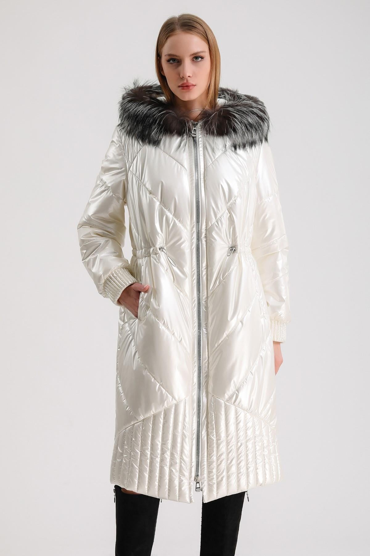 Manteau doudoune blanc nacré avec garnitures en fourrure de renard Arjante, LC Leather Club