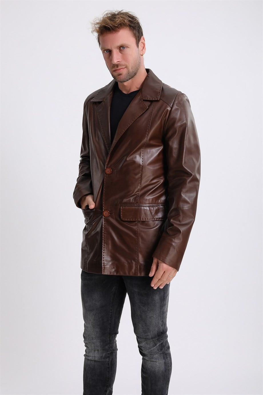Manteau en cuir brun avec double rangée de boutons, LC Leather Club