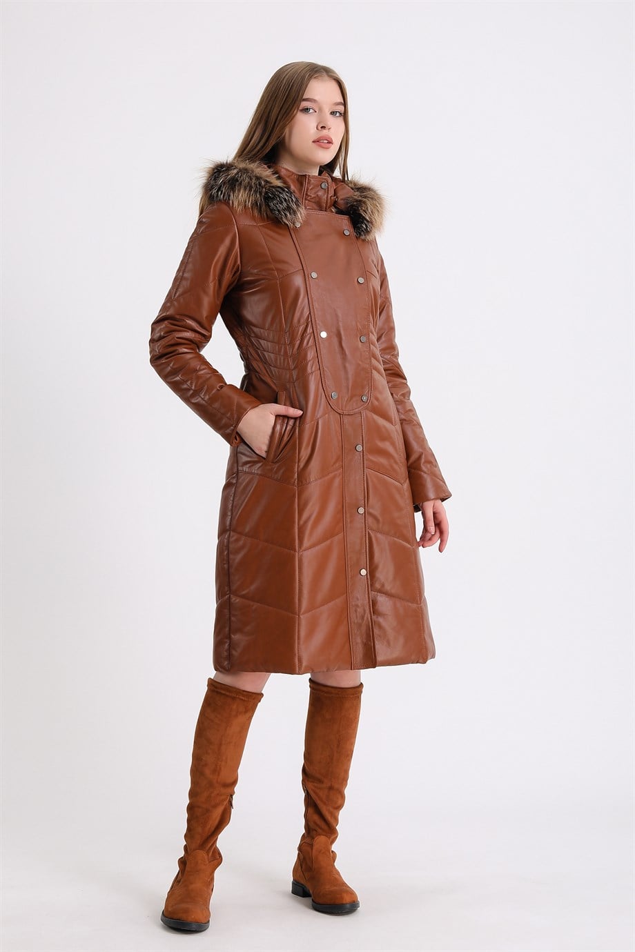 Manteau en cuir marron avec détails renard, LC Leather Club