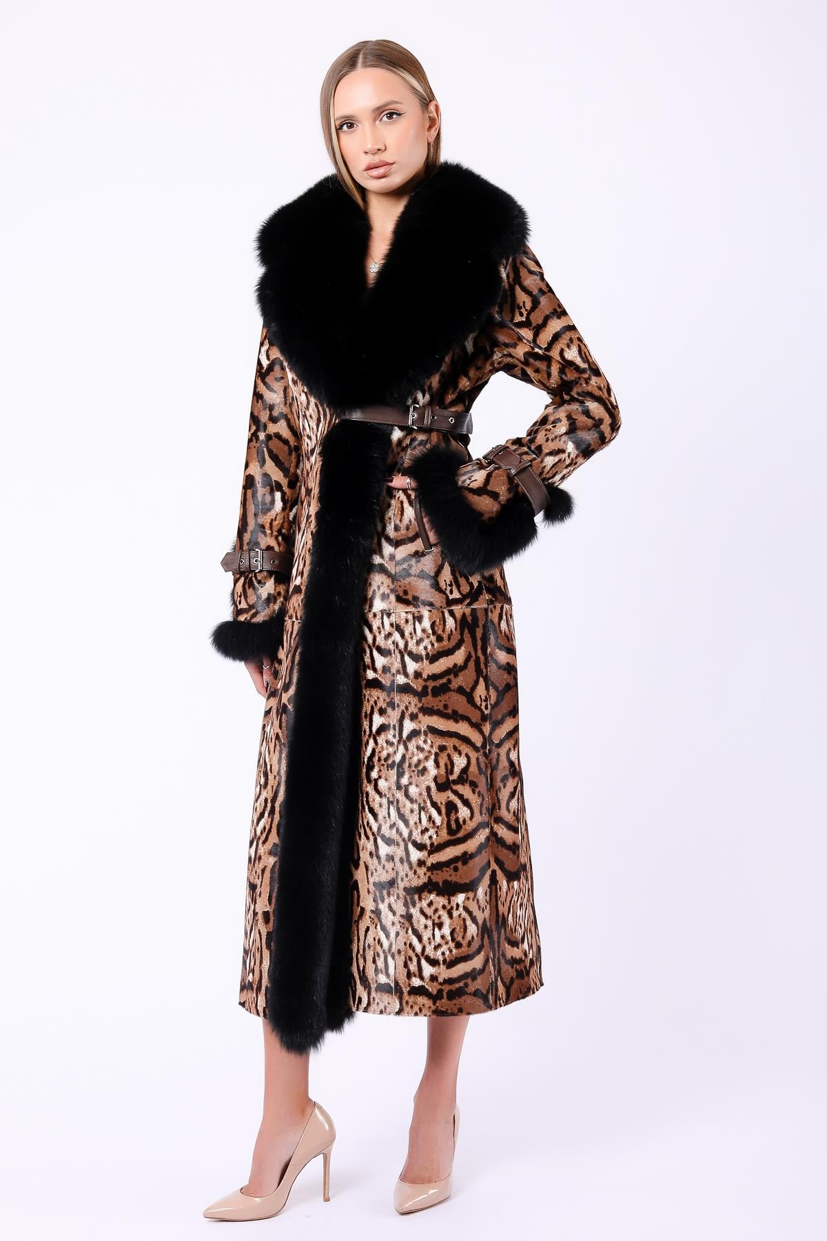 Manteau en cuir brun avec garniture renard tigré, LC Leather Club