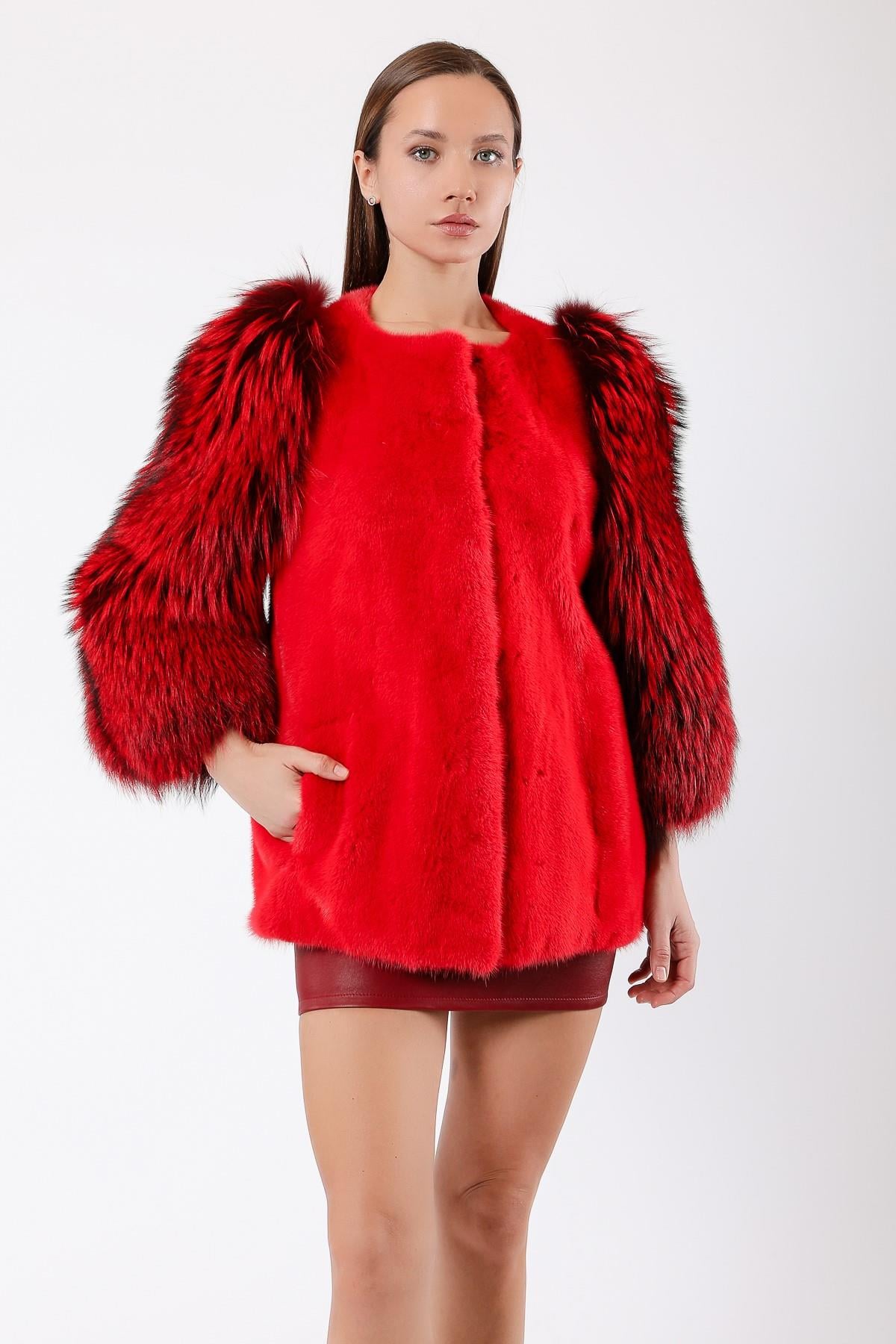 Manteau de vison rouge avec détails en fourrure de renard, LC Leather Club