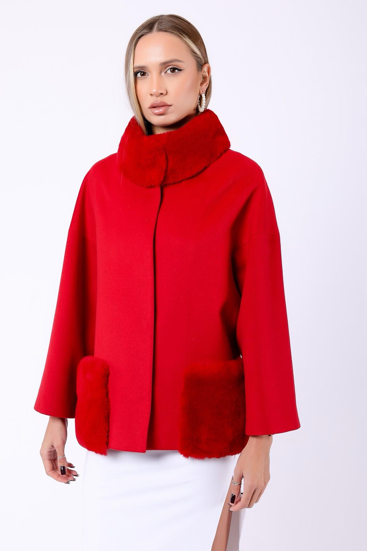 Roter Kaschmirmantel mit Fuchsfell-Besatzung, LC Leather Club