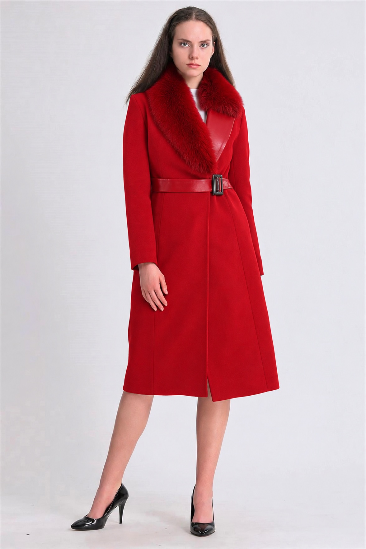 Manteau en cachemire rouge avec finitions en renard et peau d'agneau, LC Leather Club