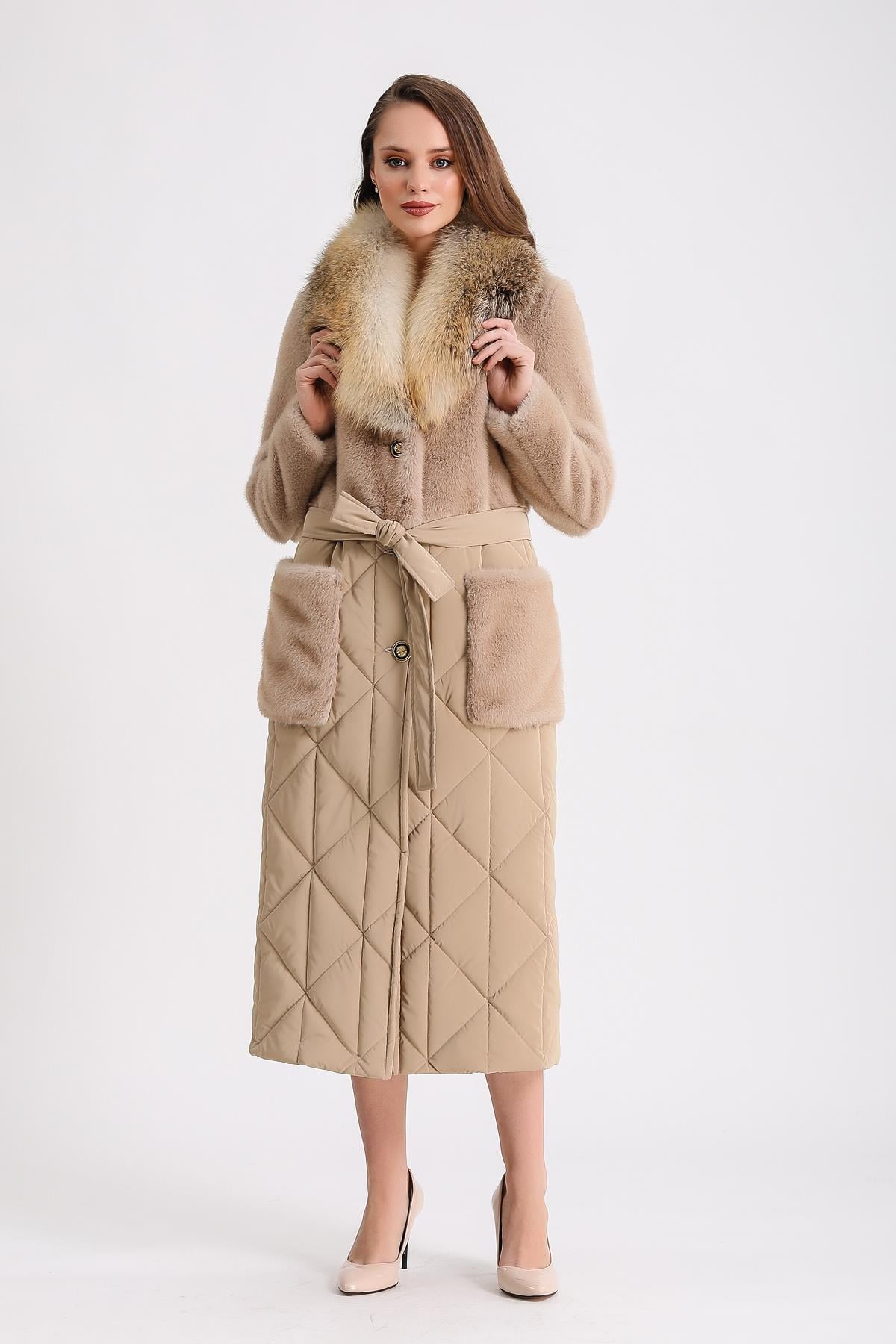 Manteau en alcantara beige foncé avec garniture en fourrure de renard, LC Leather Club