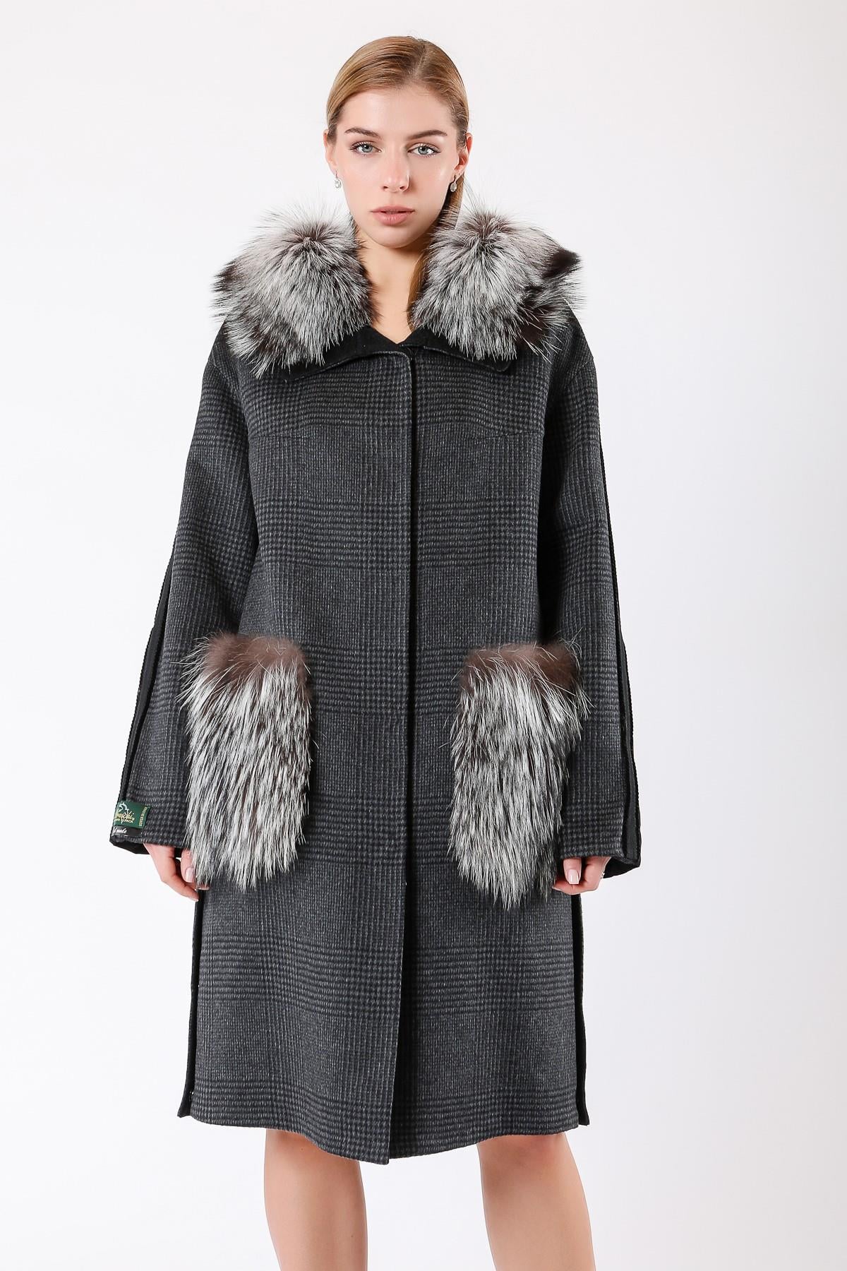 Manteau en alpaga laine gris foncé avec texture et garniture en fourrure de renard, LC Leather Club