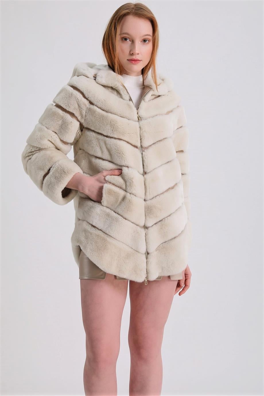 Manteau en fourrure rex couleur crème avec capuche, LC Leather Club