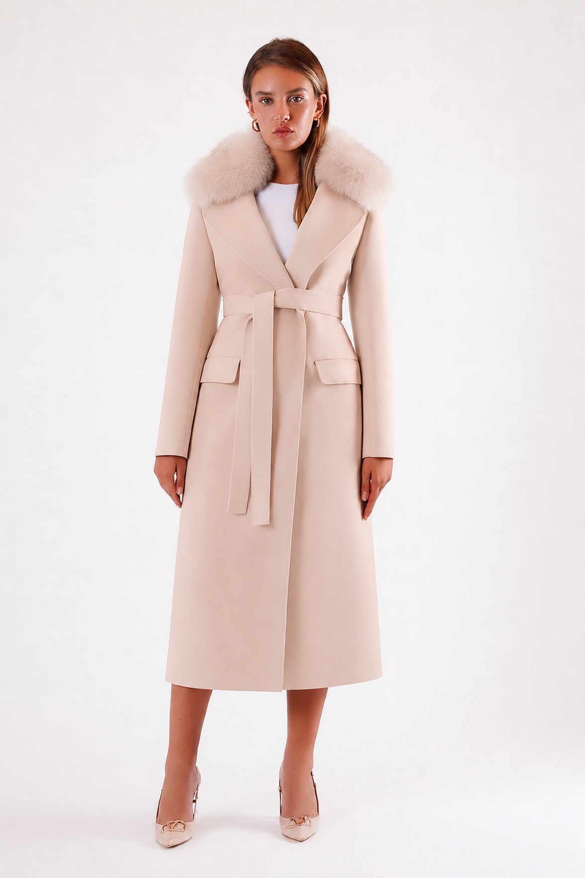 Manteau en cachemire couleur crème avec fioritures en fourrure, LC Leather Club
