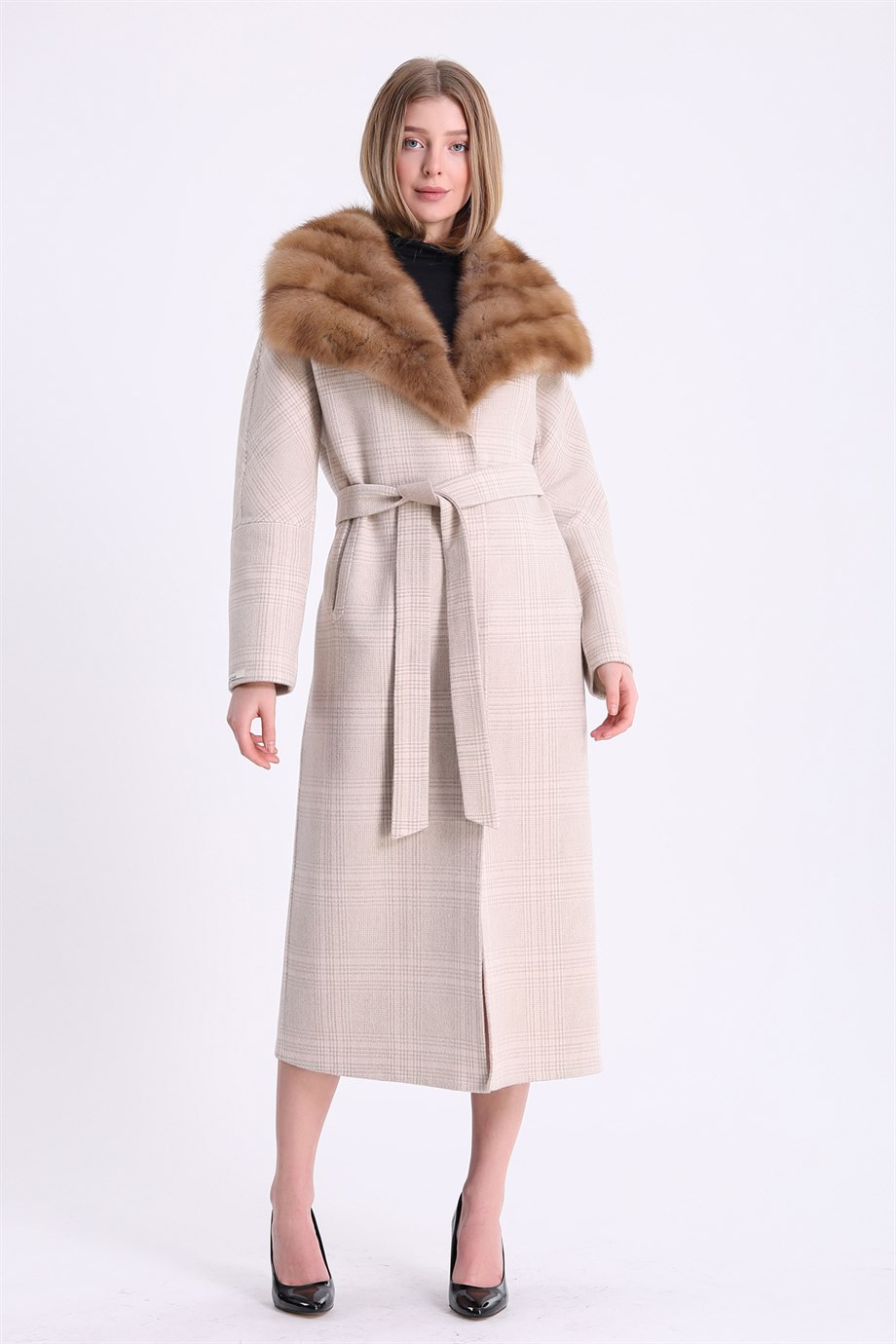 Manteau en alpaga crème à carreaux avec garniture en fourrure de zibeline, LC Leather Club