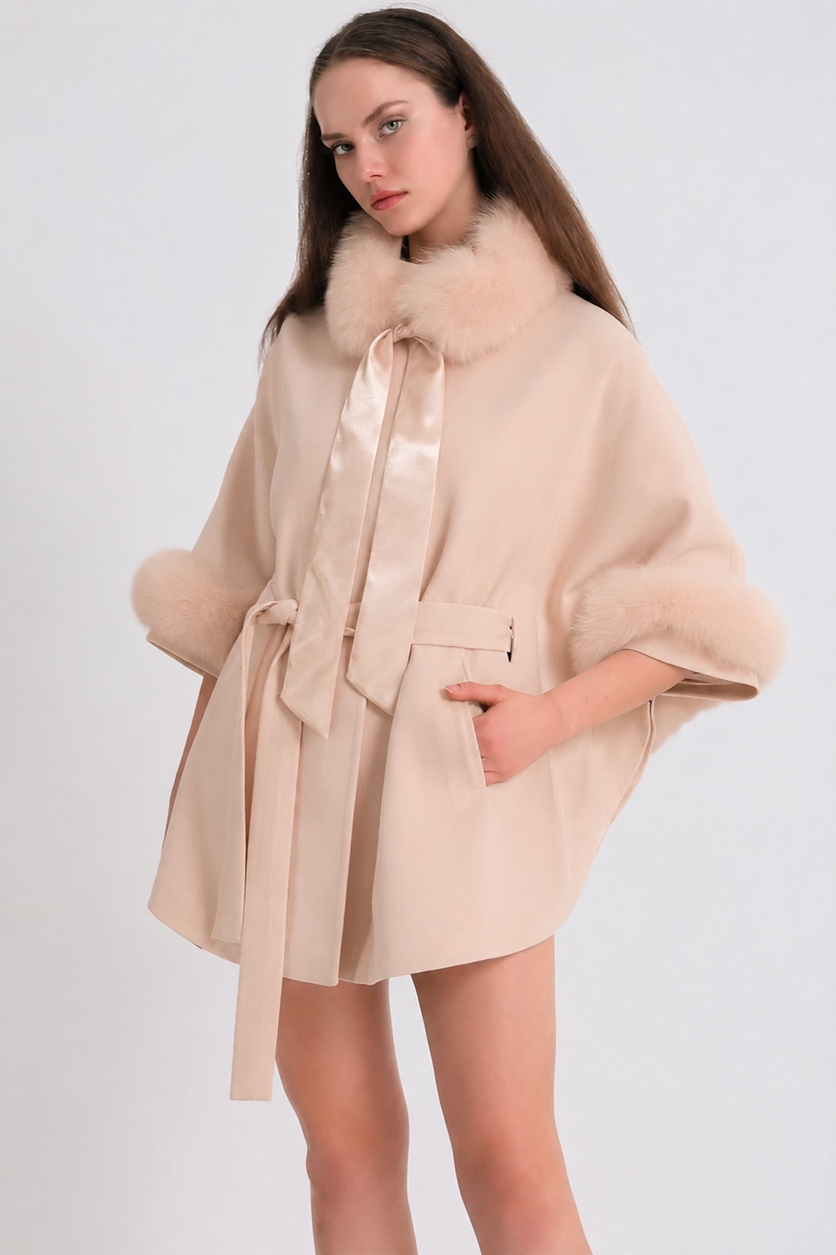 Veste en cachemire crème avec finiture en renard, LC Leather Club
