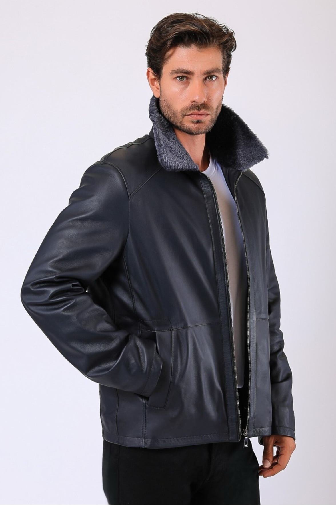 Granatowy płaszcz Robert ze skóry naturalnej z wykończeniem z futra, LC Leather Club