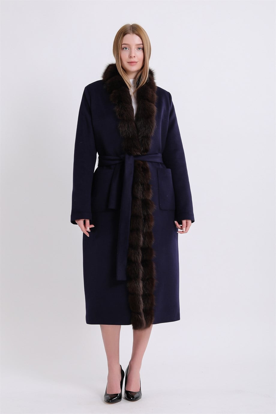 Manteau en cachemire bleu marine réversible avec détails en fourrure de zibeline, LC Leather Club