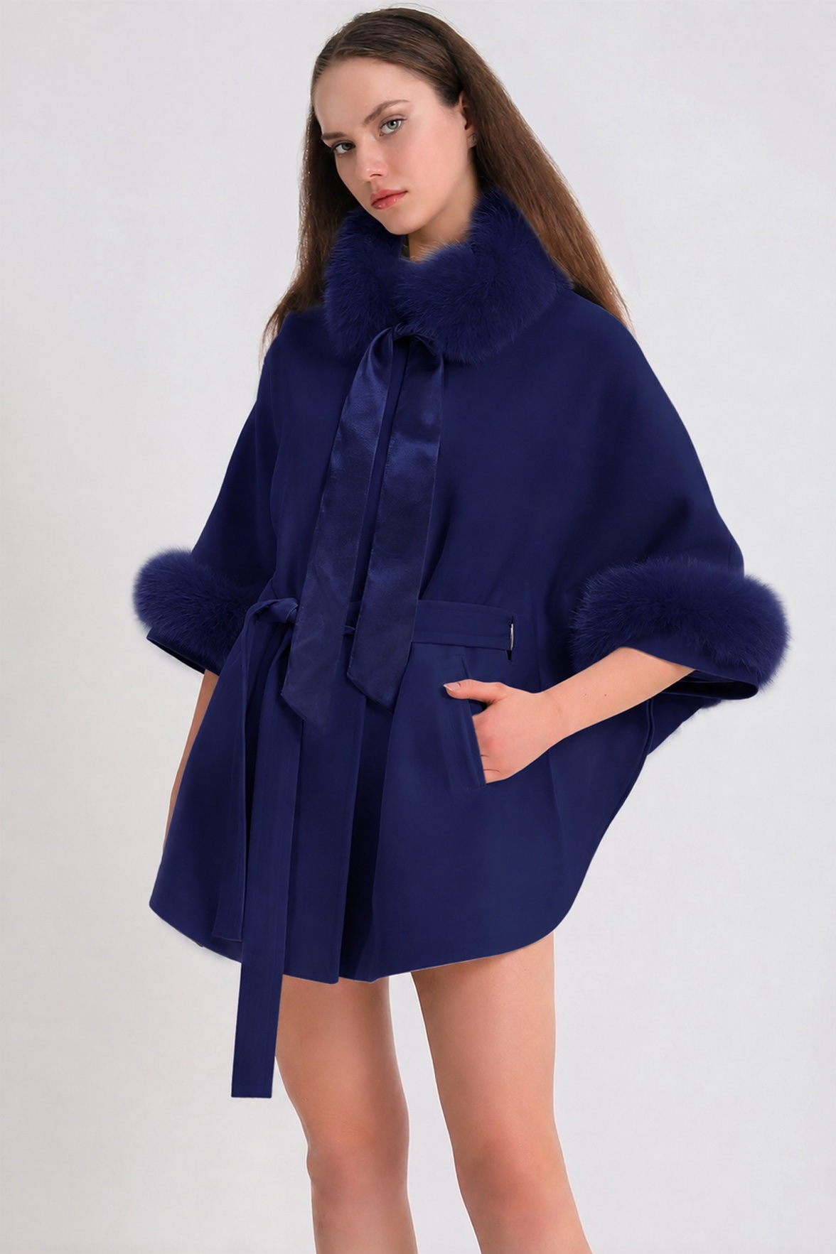 Veste en cachemire bleu marine avec finiture en renard, LC Leather Club