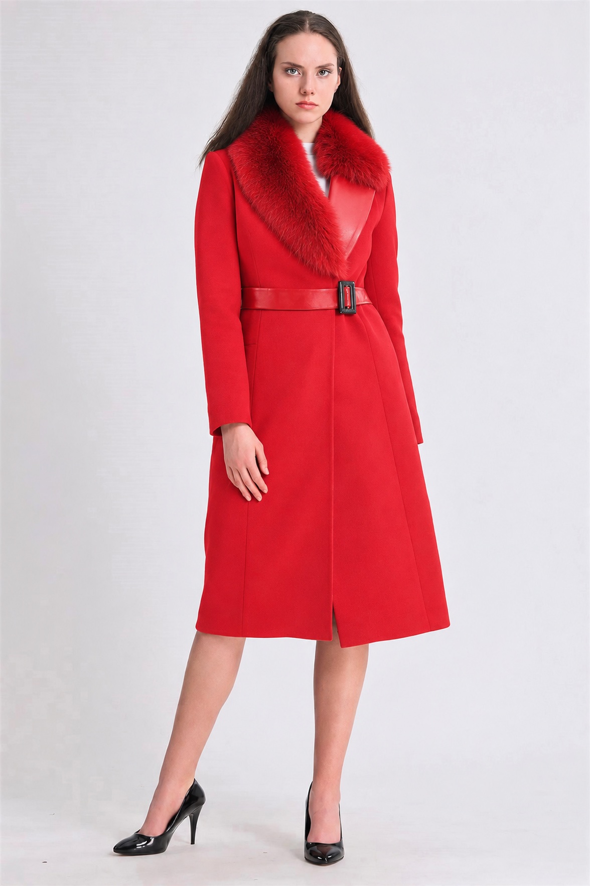 Manteau en cachemire rouge grenade avec finitions en renard et peau d'agneau, LC Leather Club