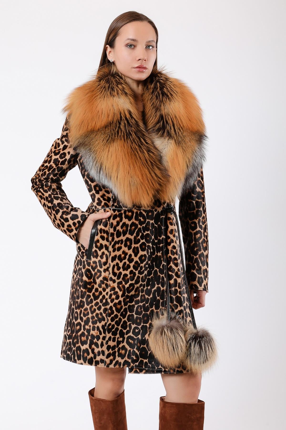 Ledermantel in Naturbraun mit Leopardenmuster und Fuchspelzbesatz, LC Leather Club