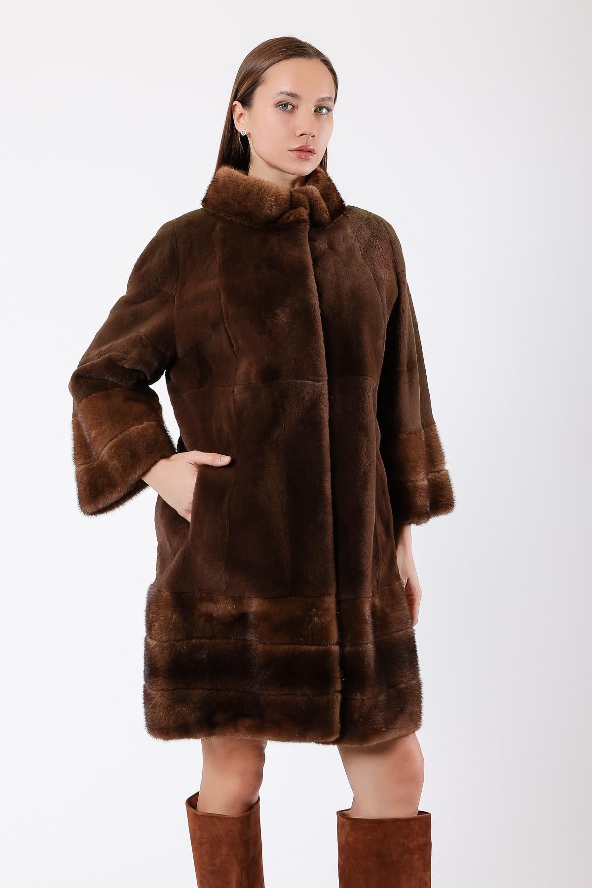 Manteau en astrakan naturel marron avec garniture de fourrure de vison, LC Leather Club