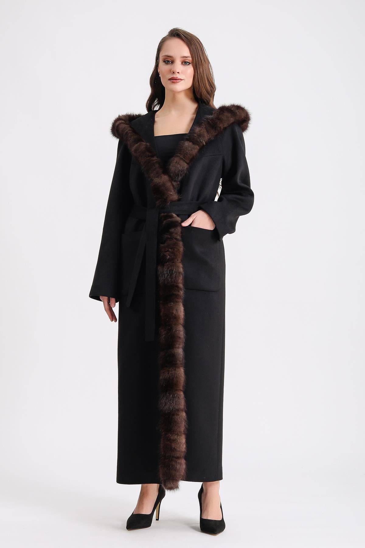 Manteau en cachemire noir avec garniture en fourrure de zibeline, LC Leather Club