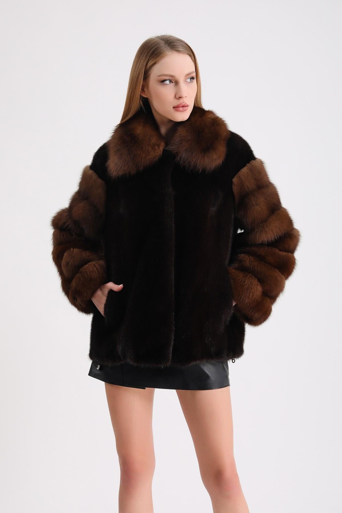 Manteau en vison avec garniture de zibeline noire naturelle, LC Leather Club