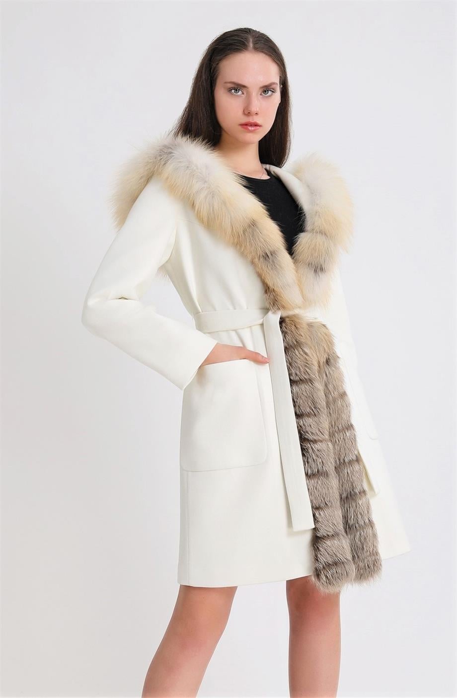Manteau en cachemire blanc avec accessoires en fourrure de renard, LC Leather Club