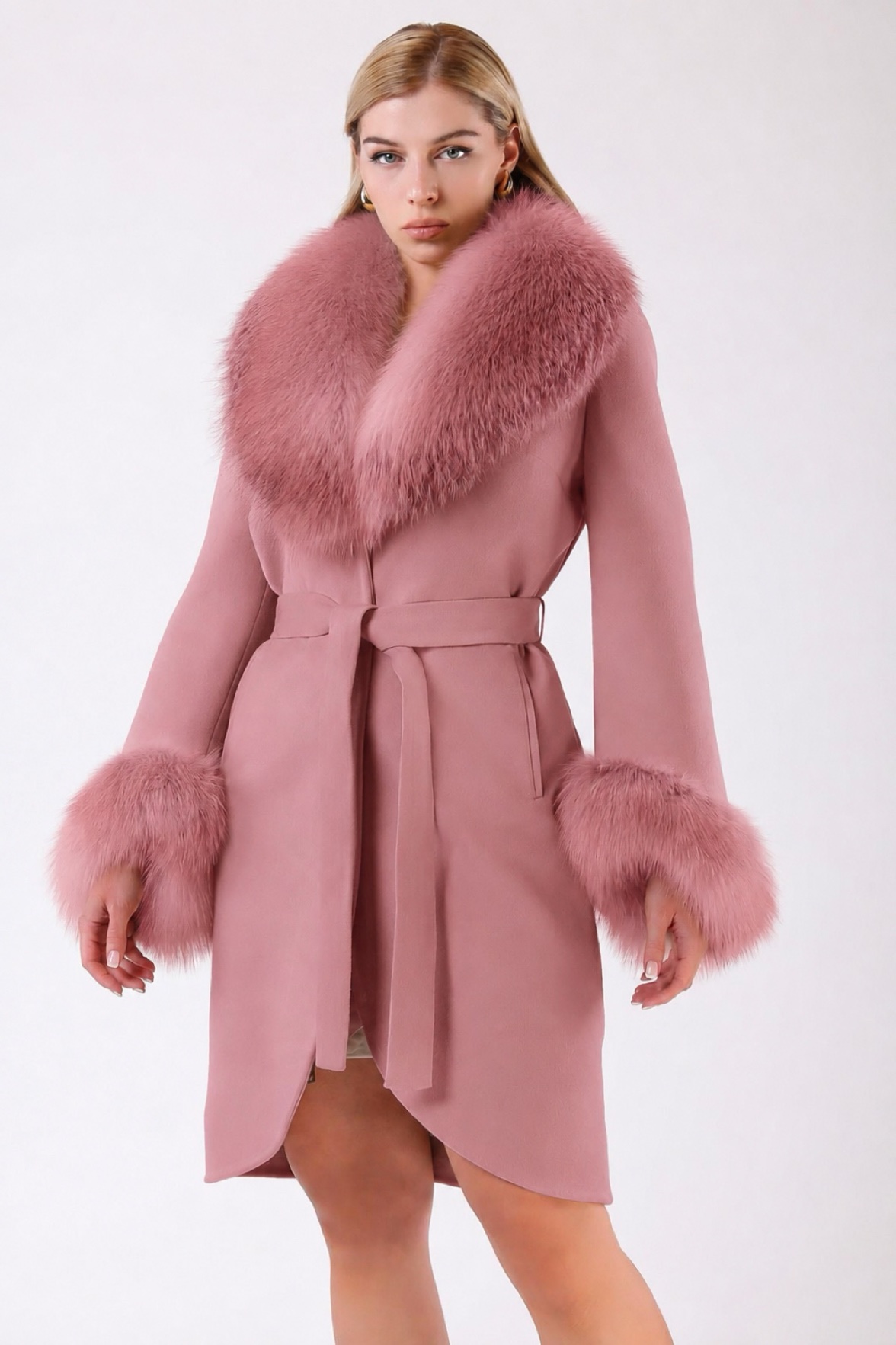 Manteau en cachemire rose avec finitions en renard, LC Leather Club