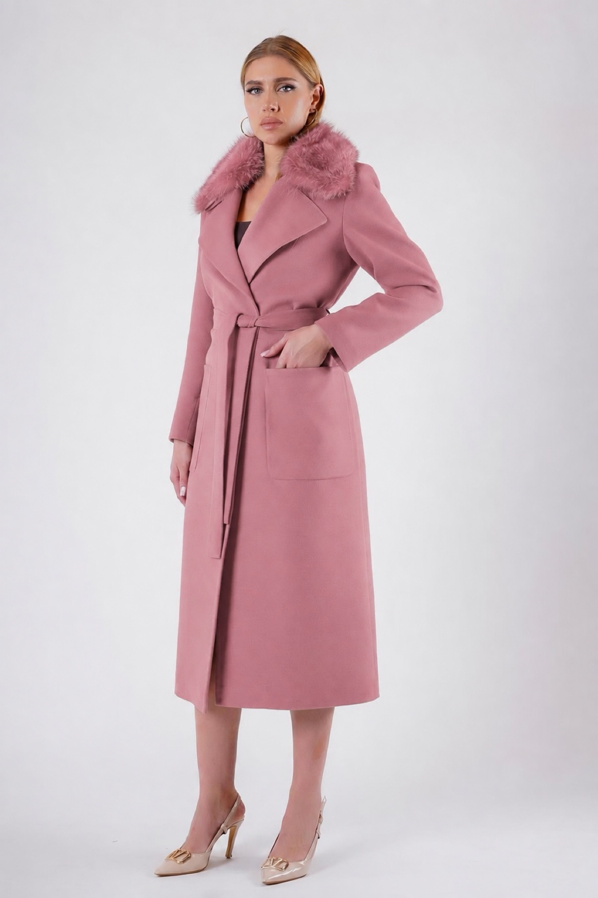 Manteau en cachemire rose avec fitures en fourrure, LC Leather Club