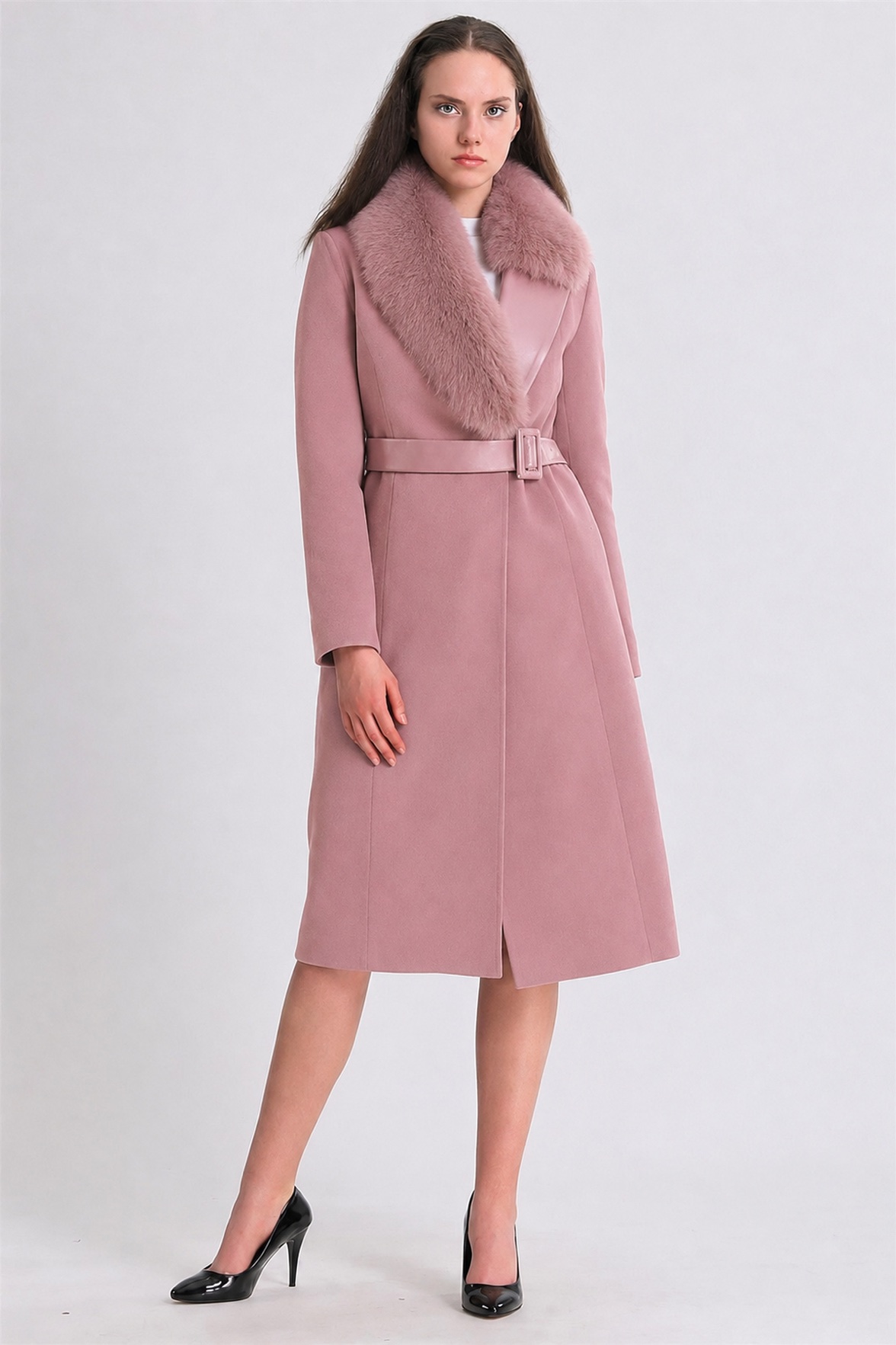 Manteau en cachemire rose avec finitions en renard et peau d'agneau, LC Leather Club