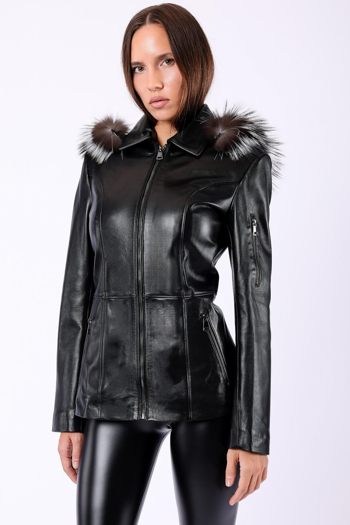 Schwarzer Ledermantel mit Silber-Fuchsfell-Besatzung, LC Leather Club