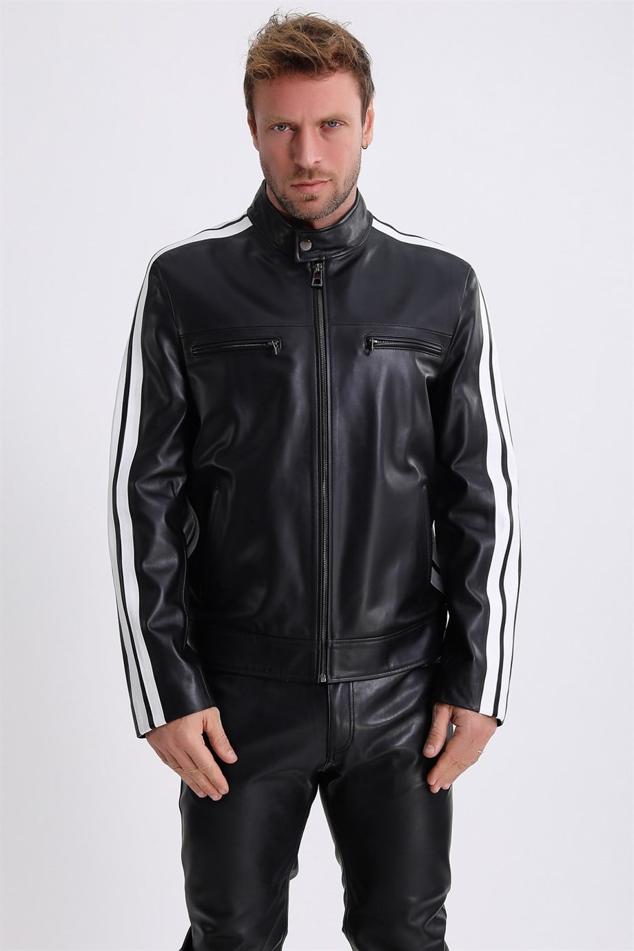 Veste en cuir noire avec détails à bandes noir et blanc, LC Leather Club