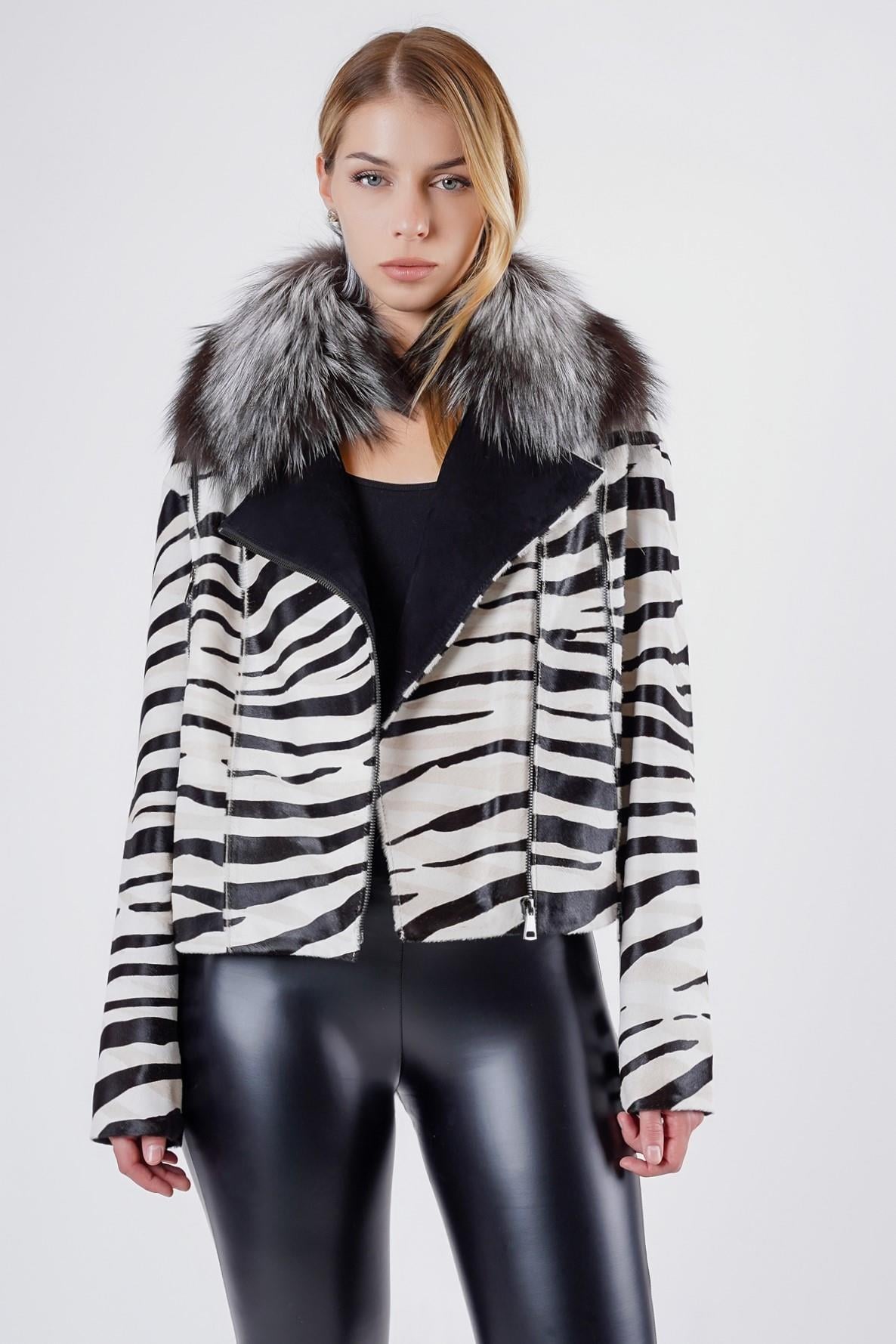 Manteau en cuir noir-blanc motif zèbre avec garniture renard, LC Leather Club