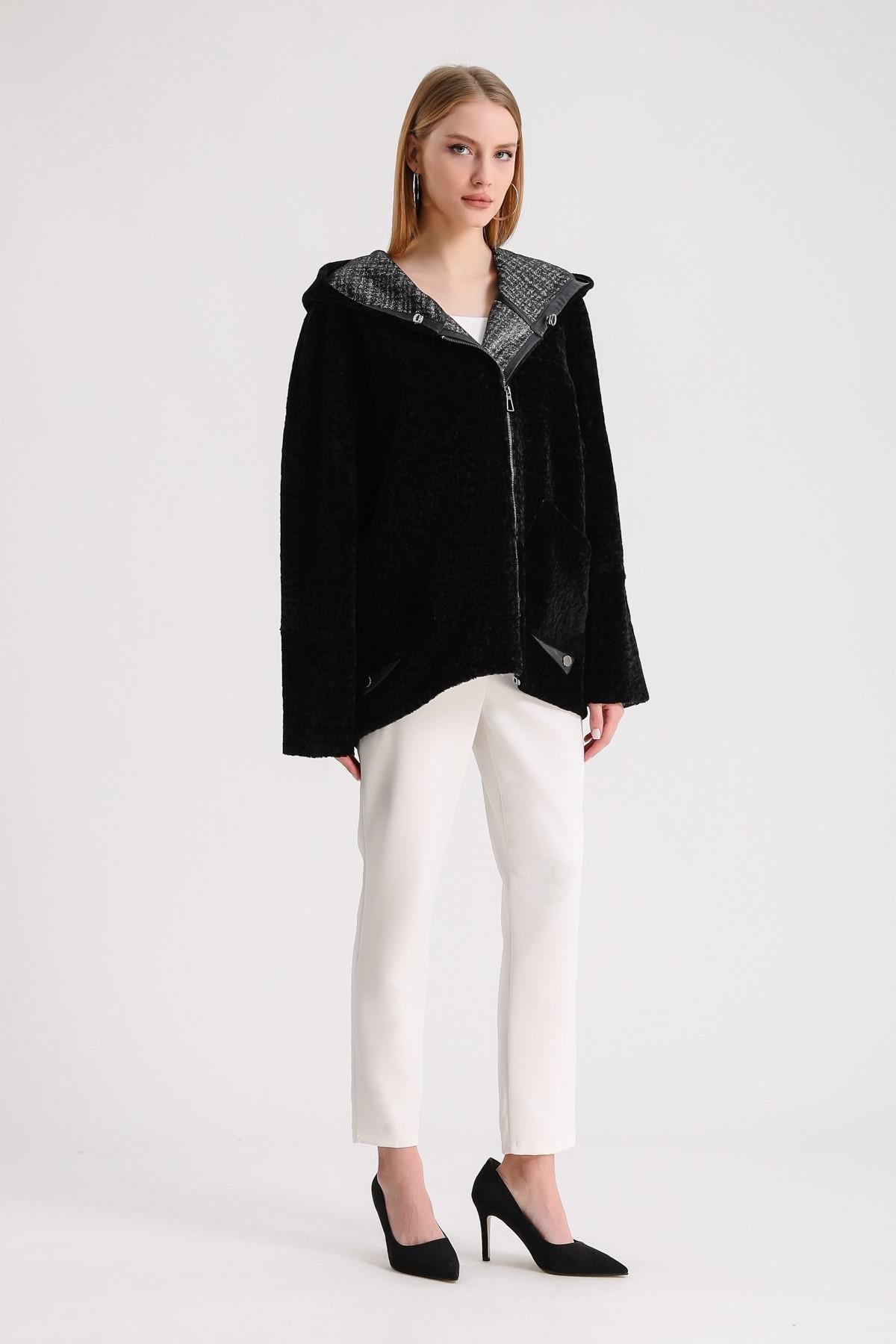 Manteau en astrakan noir avec garnitures en cuir, LC Leather Club