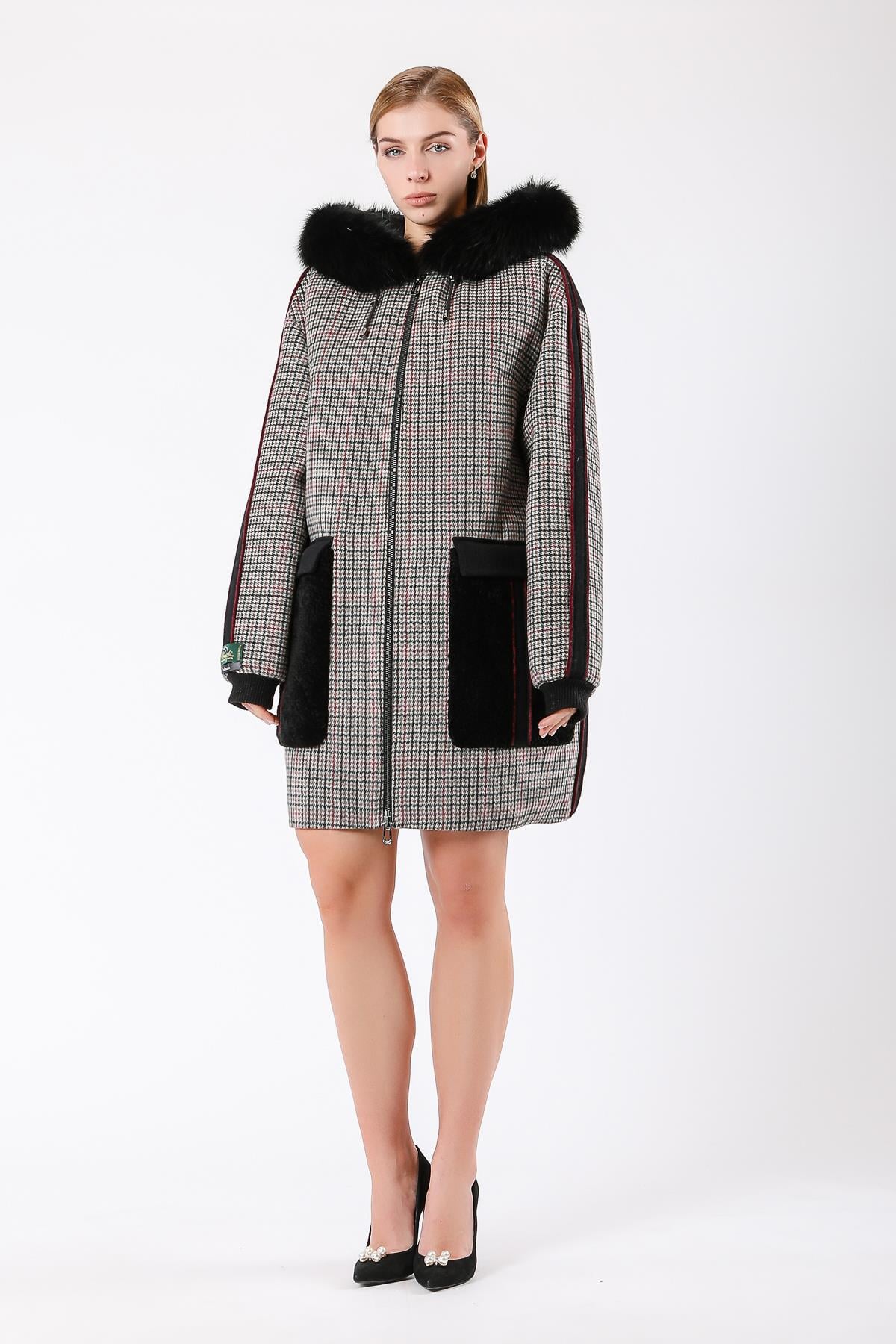 Manteau en alpaga laine noir avec texture et garniture en fourrure de renard, LC Leather Club